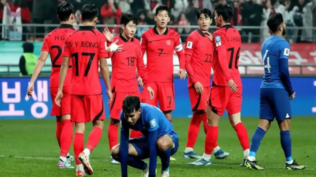 Đội tuyển Hàn Quốc gây tranh cãi vì kế hoạch 'lạ', Park Ji-sung dự đoán bất ngờ
