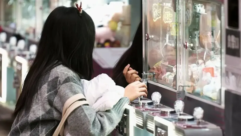 Đốt gần 13.000 USD cho trò gắp thú