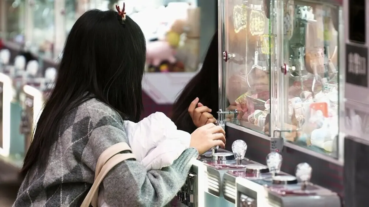 Đốt gần 13.000 USD cho trò gắp thú