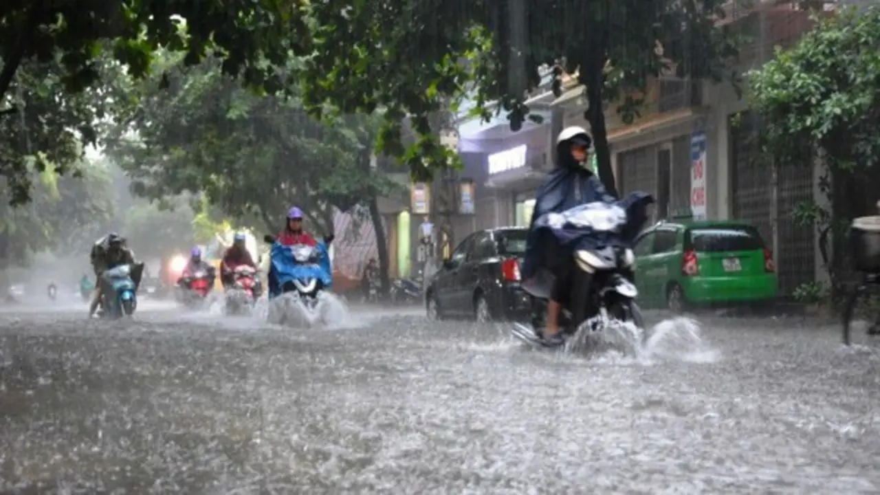 Dự báo thời tiết 3/5: Miền Bắc đón thêm không khí lạnh, nhiệt độ giảm nhanh, mưa dông cực lớn