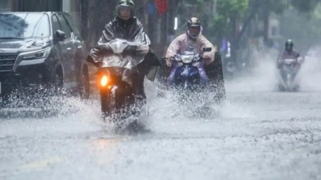 Dự báo thời tiết 7/5: Gió mùa Đông Bắc tràn về, miền Bắc mưa dông kèm lốc sét, nguy cơ lũ quét cao