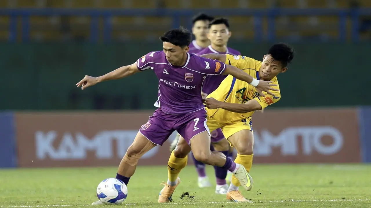 Đua trụ hạng V-League: Chỉ mành treo chuông
