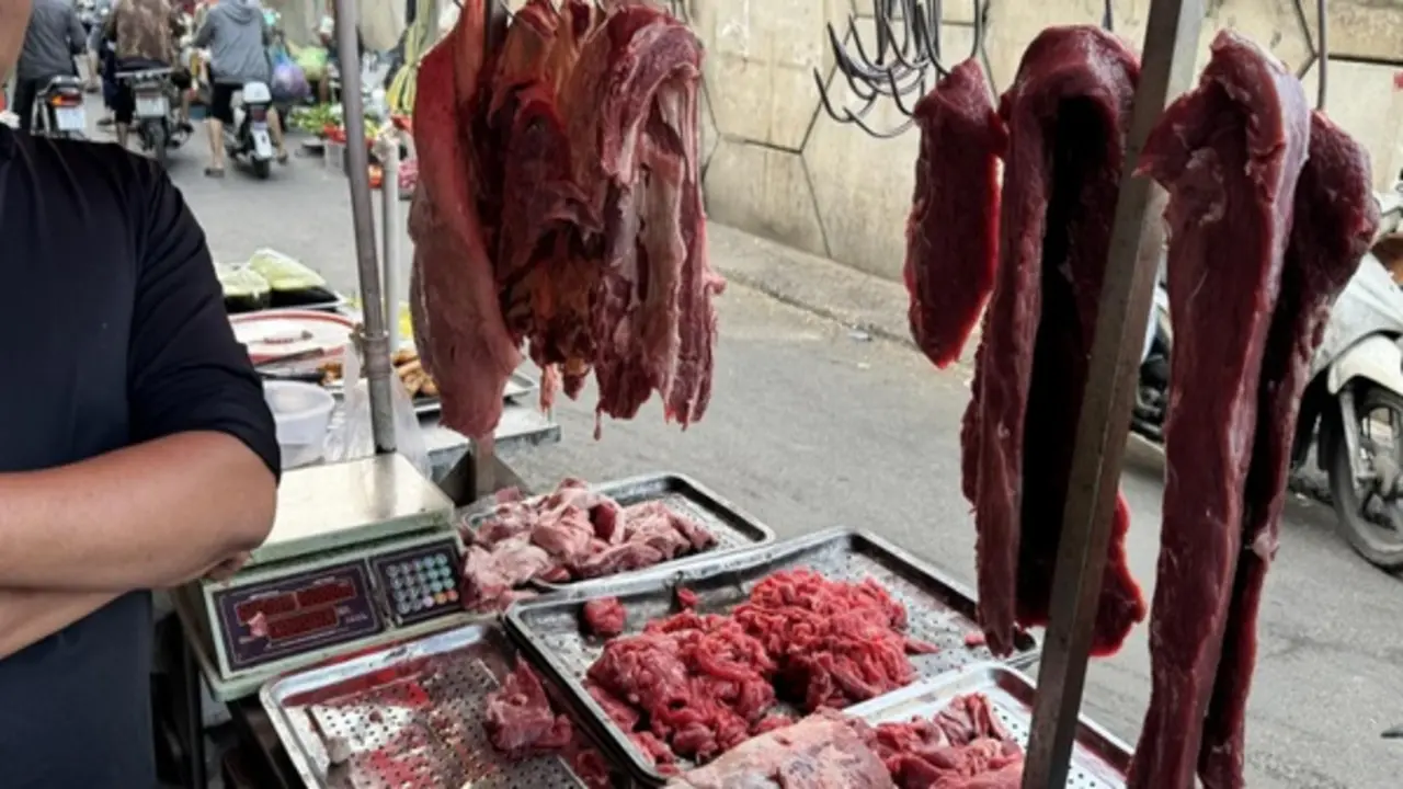 Dùng chất cấm biến thịt heo thành thịt bò, 2 đối tượng bị khởi tố