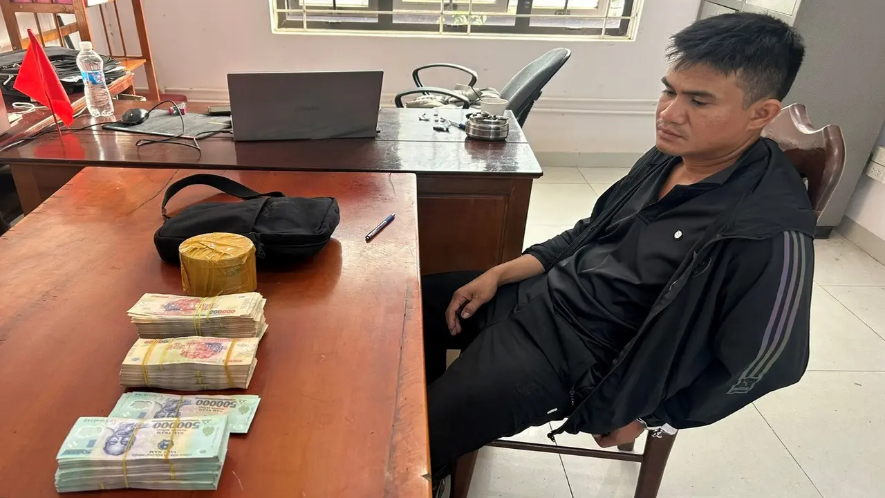 Dựng màn kịch tinh vi "thiên thạch làm vỡ kính, đông thủy ngân"
