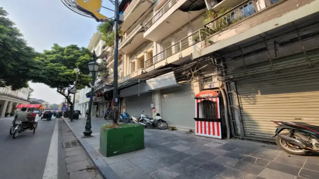Dùng mô hình phố Tràng Tiền để người đi bộ không phải 'xin' lại vỉa hè
