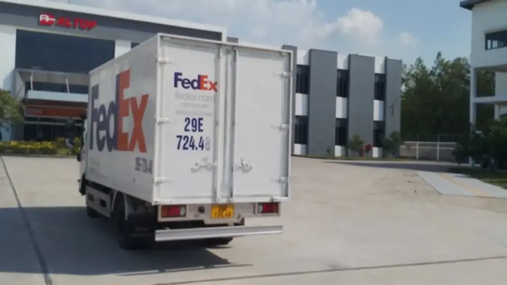 FedEx nói đã cải thiện, khách hàng khẳng định giao hàng chậm chạp