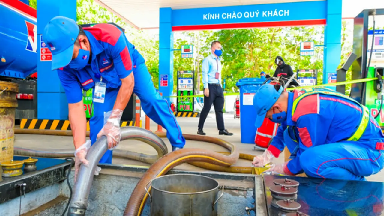 Gần 1.000 Cửa hàng xăng dầu PVOIL đã sẵn sàng kinh doanh xăng E10