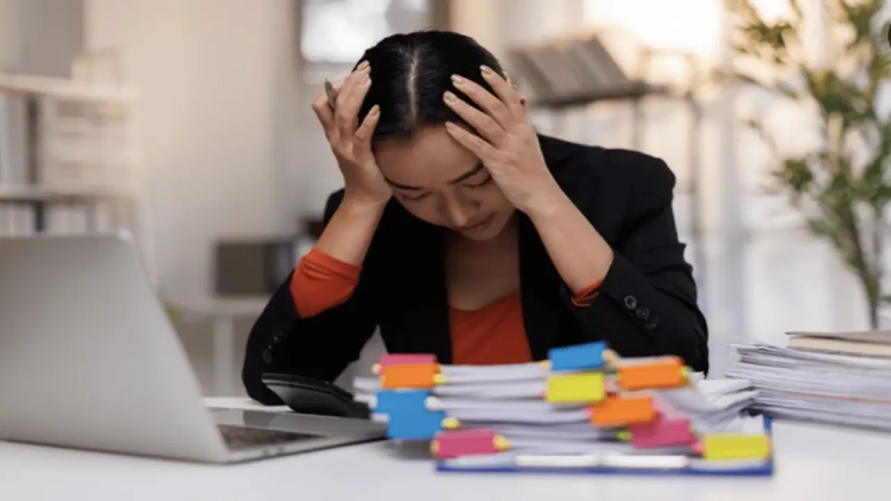 Gen Z bị nuốt chửng vì tin nhắn lúc 23h