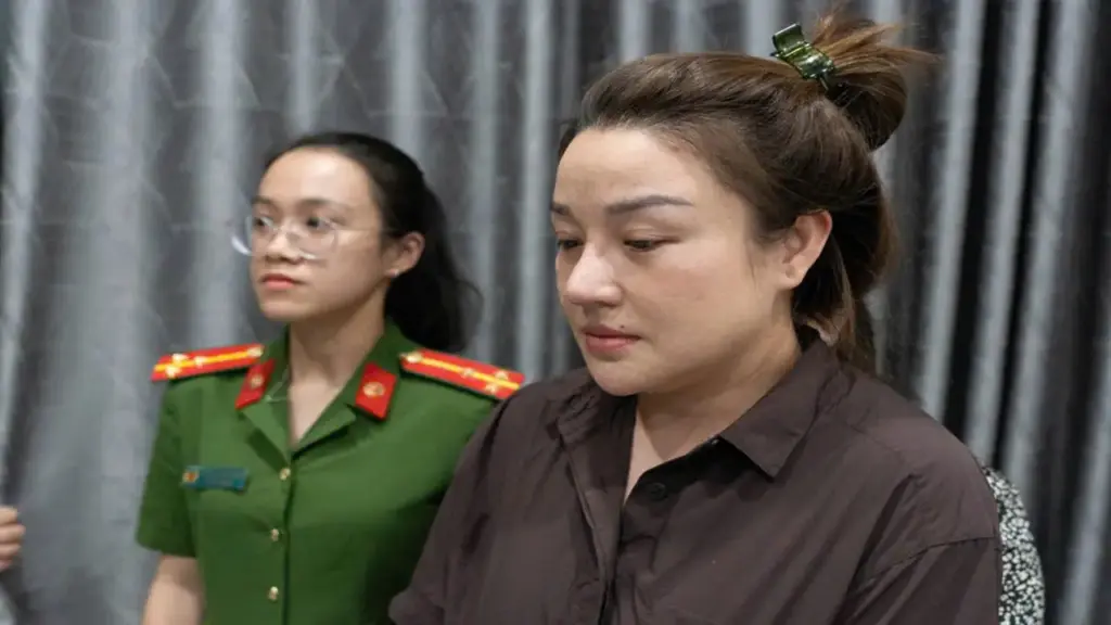 Giả cán bộ trung tâm đấu giá, lừa hơn 300 tỷ đồng