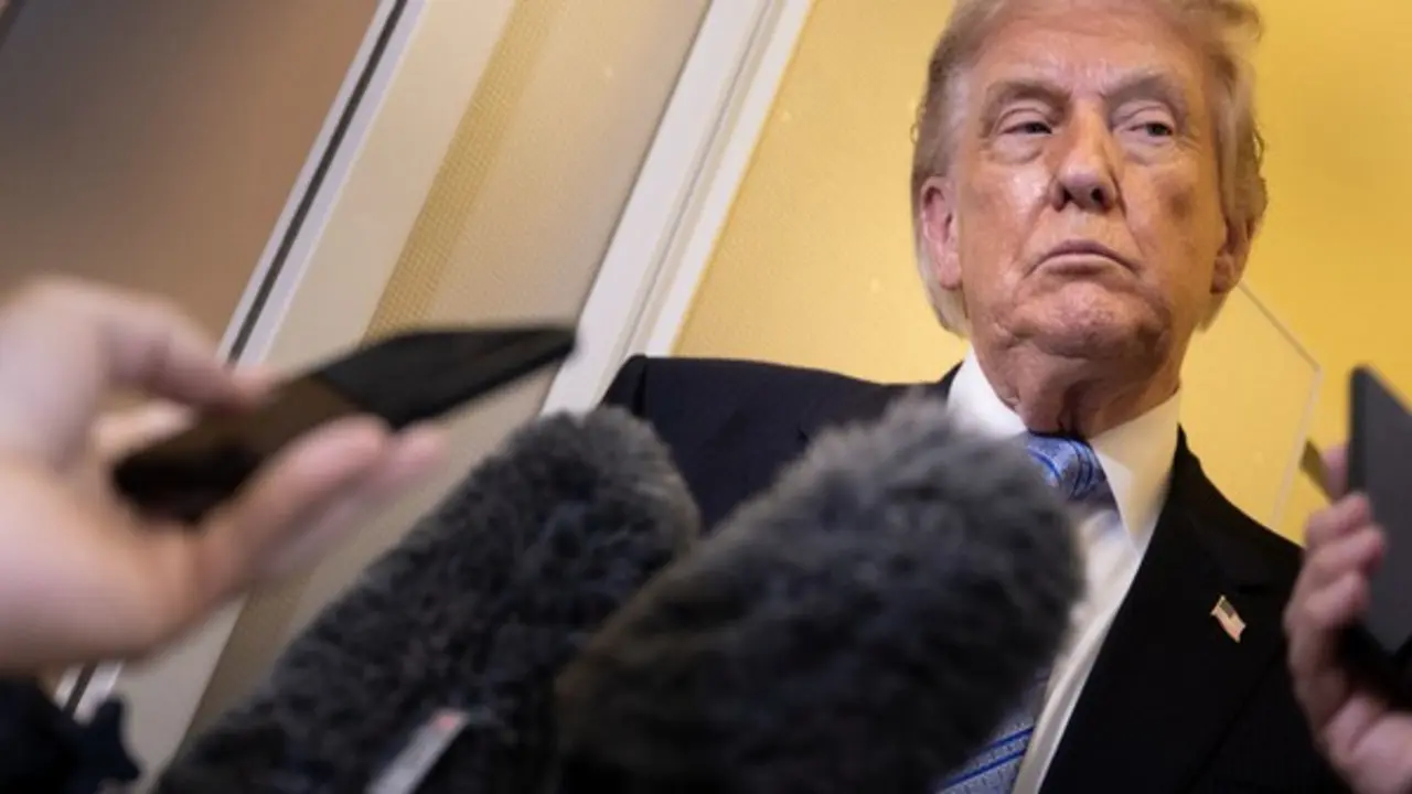 Giao dịch chứng khoán bất thường của Tổng thống Trump?
