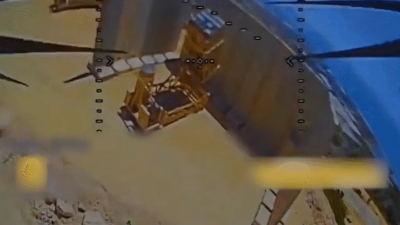Giây phút drone Hezbollah tập kích lá chắn Vòm Sắt Israel
