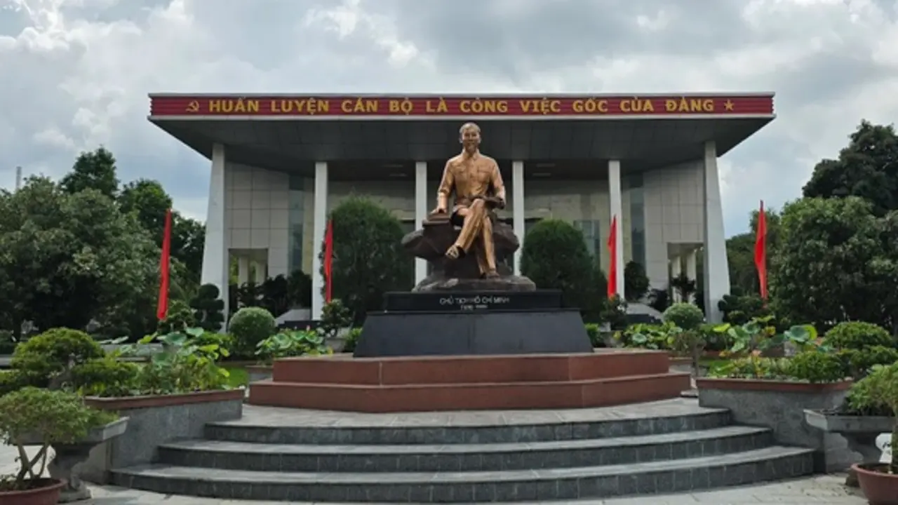 Giữ cho lòng mình luôn 'trong' như suối nguồn đạo đức Hồ Chí Minh