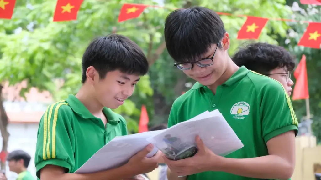 Gợi ý bài giải môn tiếng Anh thi lớp 10 Hà Nội