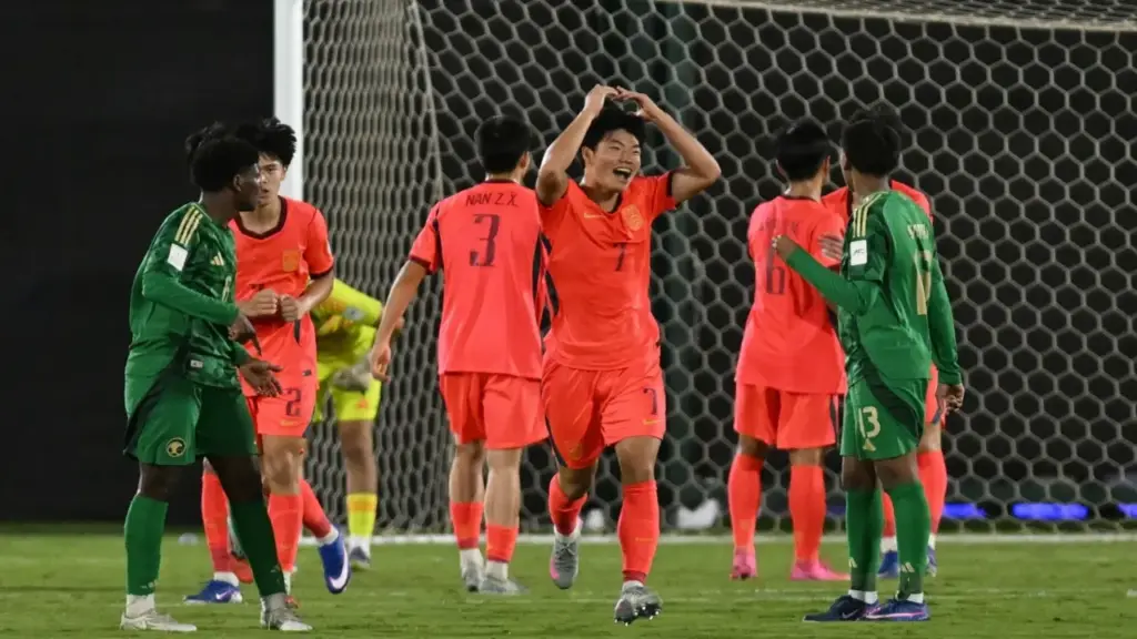 Hạ chủ nhà Arab Saudi, Trung Quốc vào bán kết U17 châu Á
