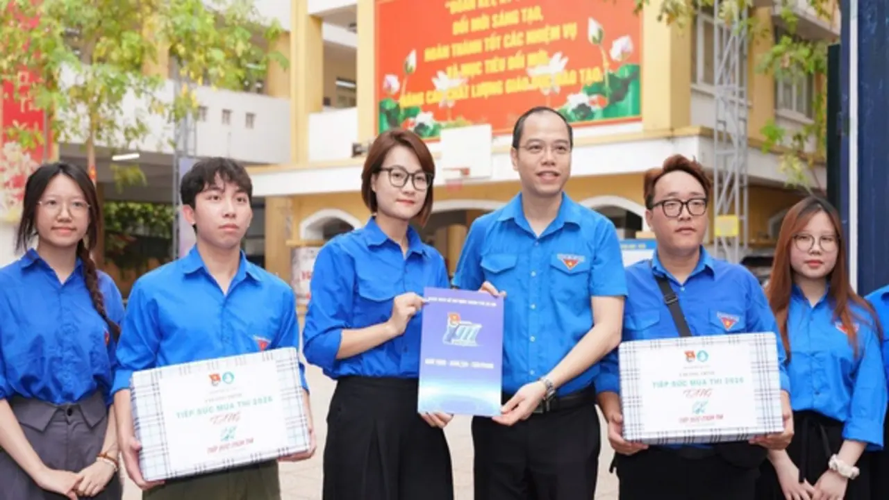 Hà Nội chuẩn bị hàng chục nghìn phần quà tặng thí sinh và người nhà