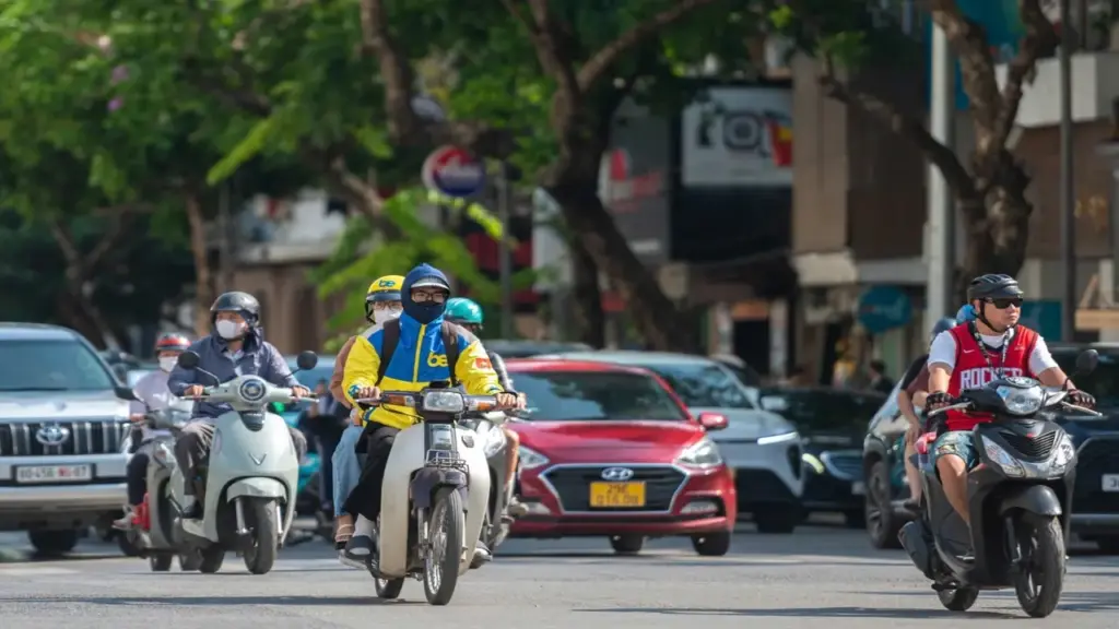 Hà Nội công bố mức hỗ trợ dự kiến để chuyển đổi xe máy xăng sang xe điện