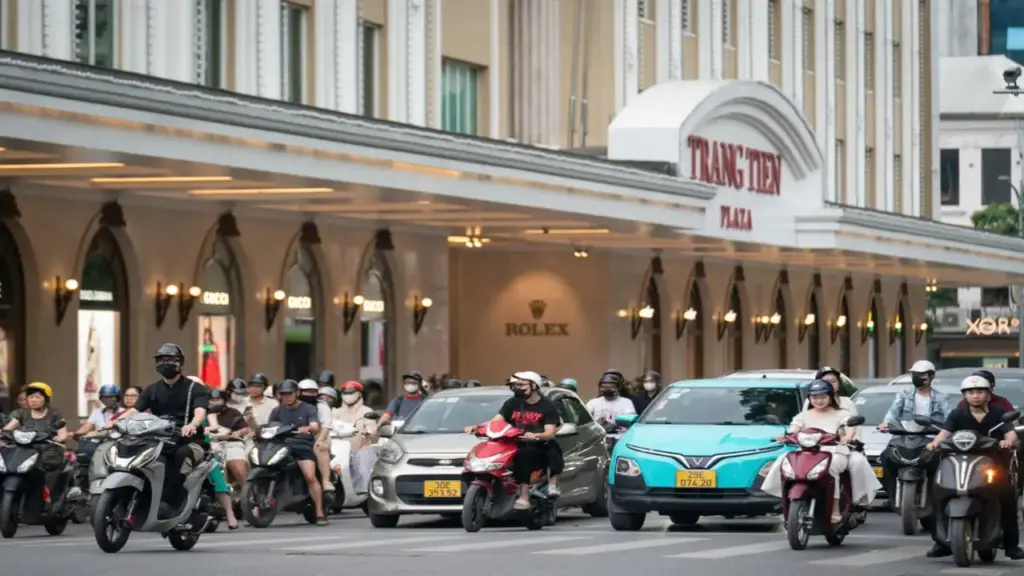 Hà Nội dự kiến chưa cấm xe máy xăng tại vùng lõi Hoàn Kiếm