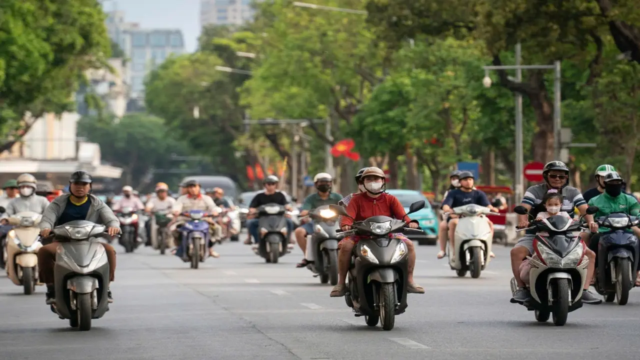 Hà Nội dự kiến hỗ trợ tối đa 5 triệu đồng mỗi người để chuyển sang xe máy điện