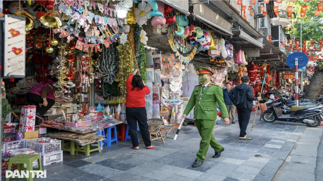 Hà Nội muốn tăng gấp đôi mức phạt hành vi lấn chiếm vỉa hè, lòng đường