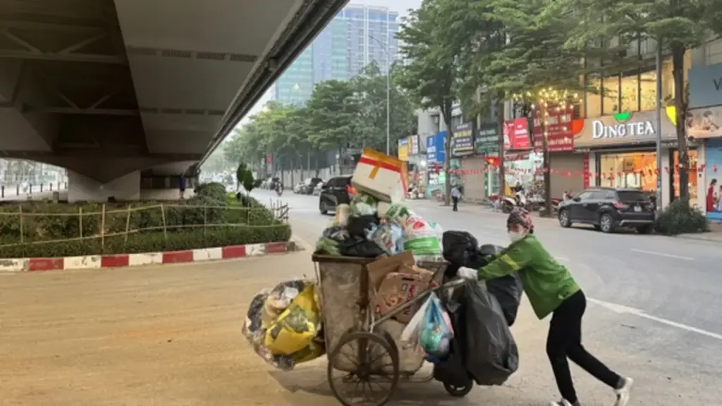 Hà Nội: Phân loại rác từ nguồn "vướng" ý thức người dân