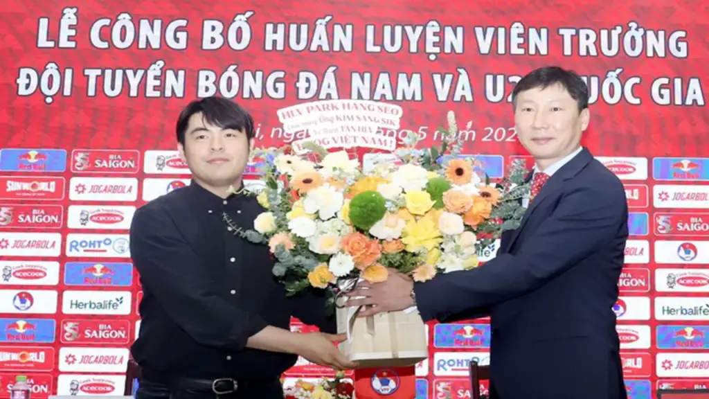 Hai năm thành công của HLV Kim Sang Sik tại Việt Nam
