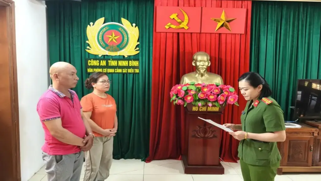 Hai vợ chồng đưa hối lộ cho cán bộ xã để làm "khống" hồ sơ đất