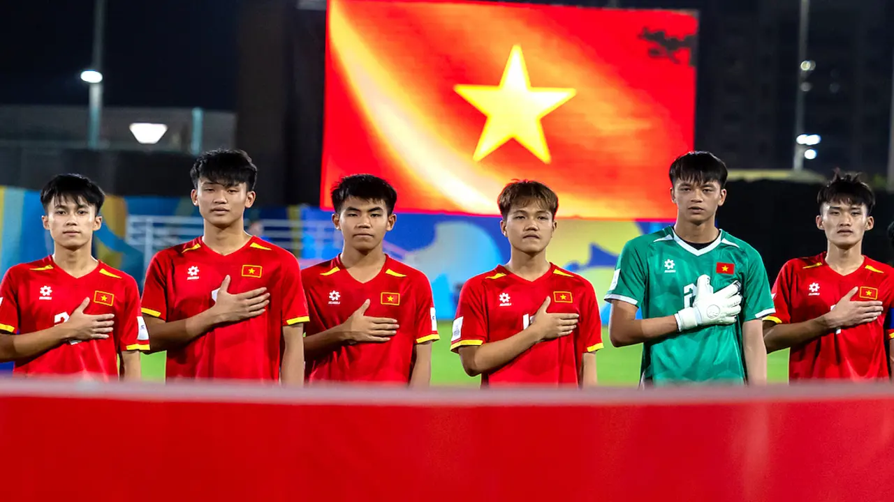 HLV Roland: 'Đội U17 cho thế giới thấy Việt Nam biết chơi bóng'