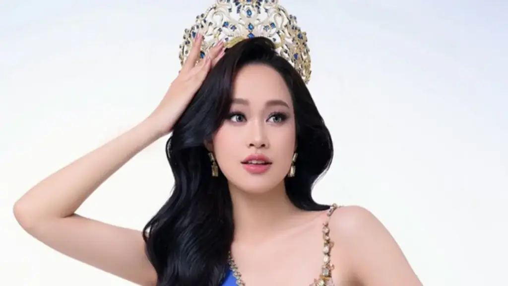Hoa hậu 21 tuổi hé lộ vai trò mới sau khi lên chức phó giám đốc