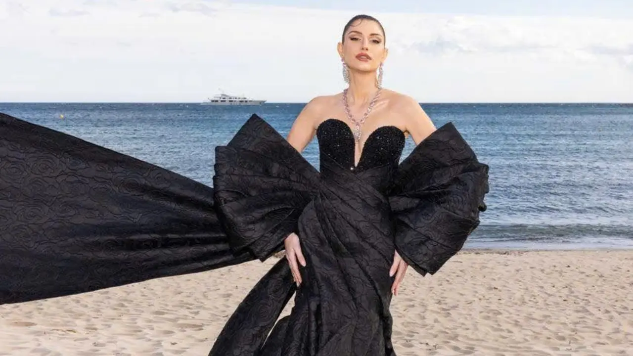 'Hoa hậu của các hoa hậu' diện đầm Lê Thanh Hòa ở Cannes