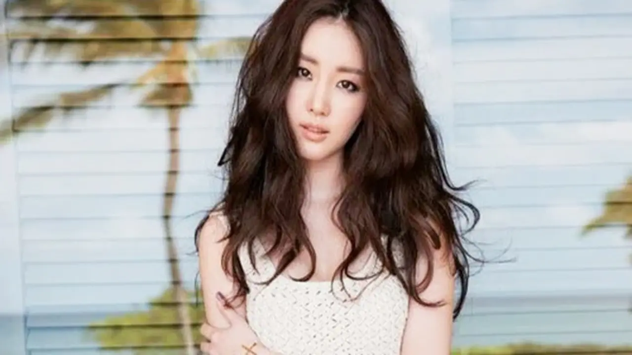 Hoa hậu đẹp nức tiếng showbiz vừa bị cơ quan chức năng "sờ gáy", tịch thu nhà