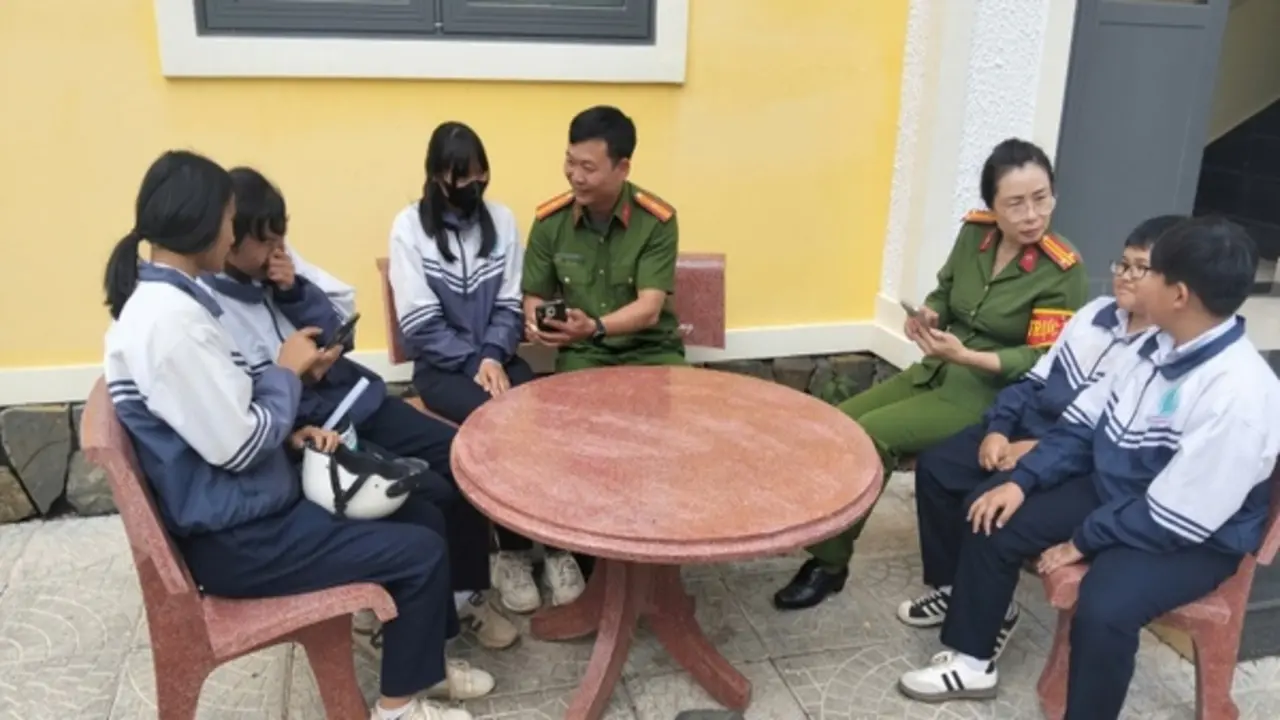 Học sinh nghỉ hè cần cảnh giác với người lạ trên mạng
