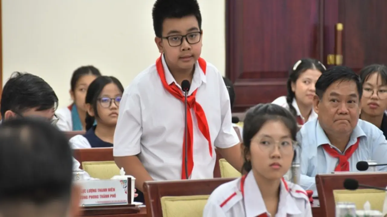 Học sinh nói thầy cô hiện nay đã… hơi già