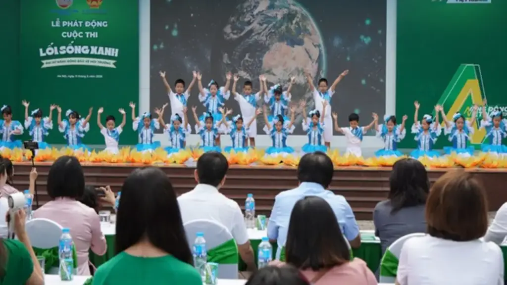 Học sinh tiểu học thi làm video clip lan tỏa lối sống xanh và năng động