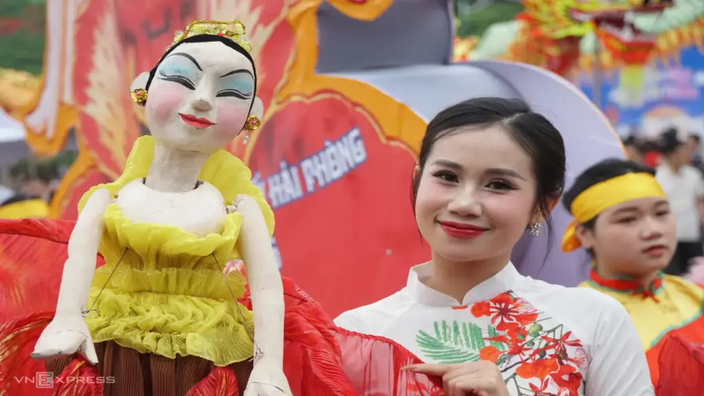 Hơn 3.000 nghệ sĩ diễu hành, múa rối trên phố