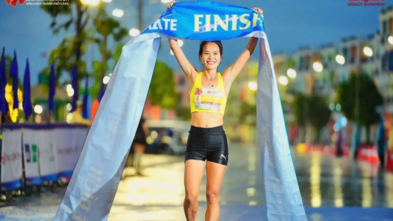 Hồng Lệ và Anh Khôi vô địch giải chạy Hải Phòng Legacy Marathon 2026, lan tỏa thông điệp sống xanh
