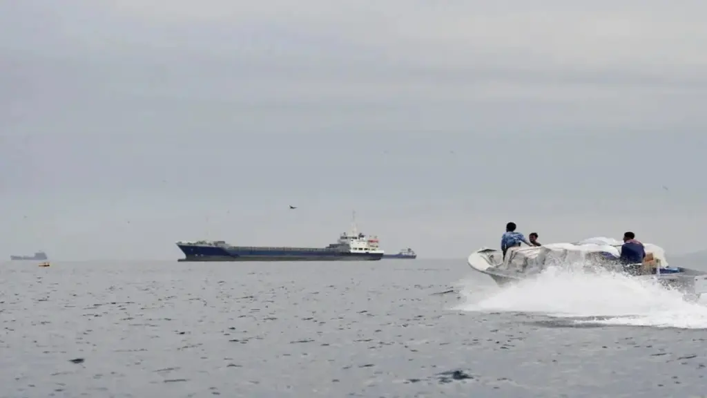 Iran khoanh vùng giám sát Hormuz