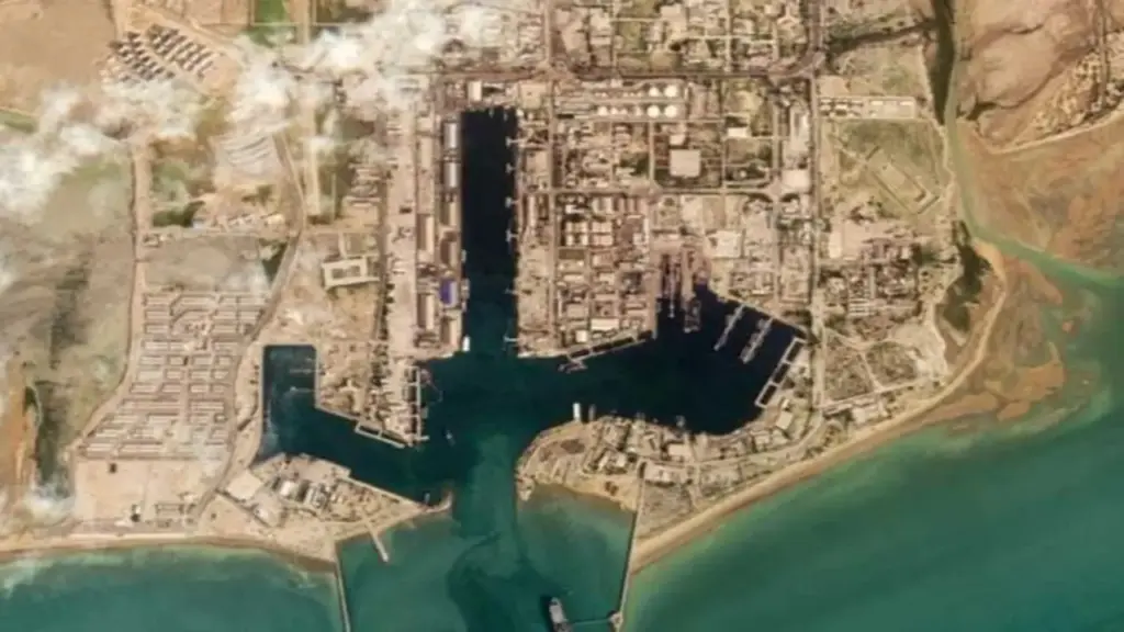 Iran tấn công căn cứ không quân Mỹ, tên lửa tập kích Kuwait