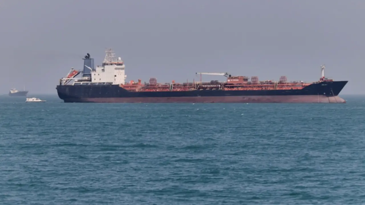 Iran tuyên bố tàu của ‘các nước thù địch’ vẫn bị cấm qua eo biển Hormuz