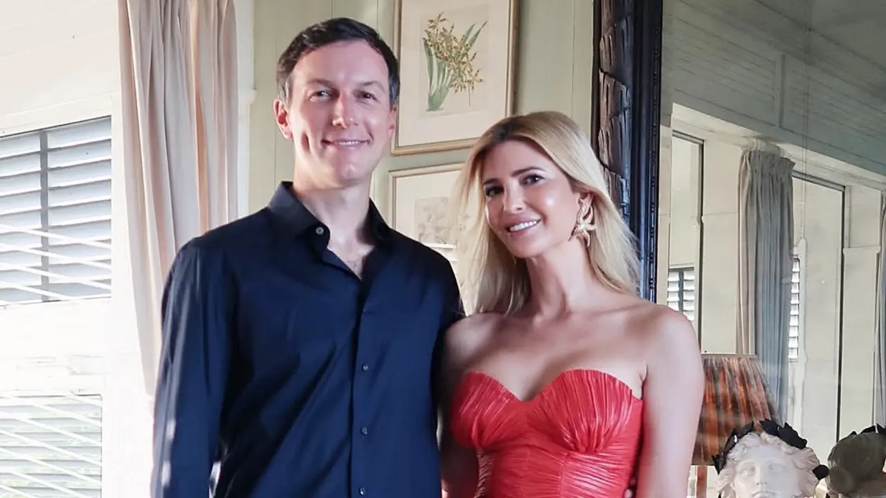 Ivanka Trump diện loạt váy tôn dáng khi đi ăn cưới anh trai