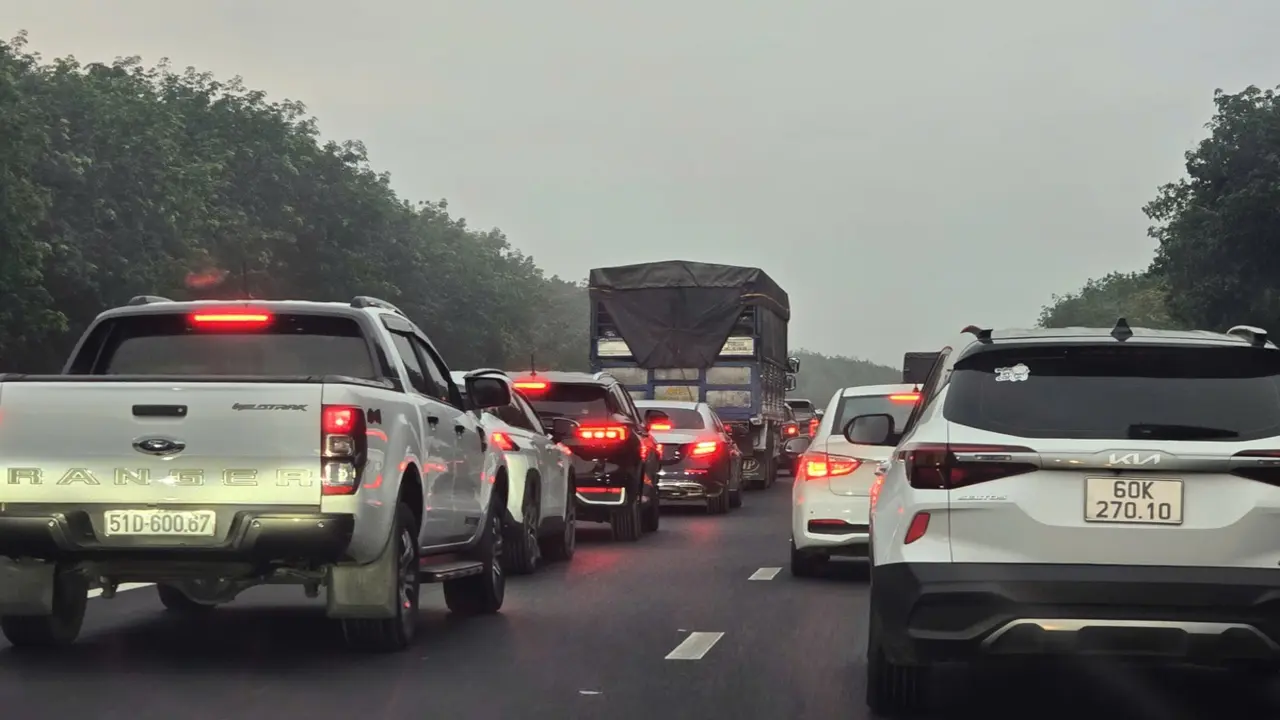 Khả năng cao kẹt xe chiều nay, cảnh sát giao thông đưa ra nhiều khuyến cáo
