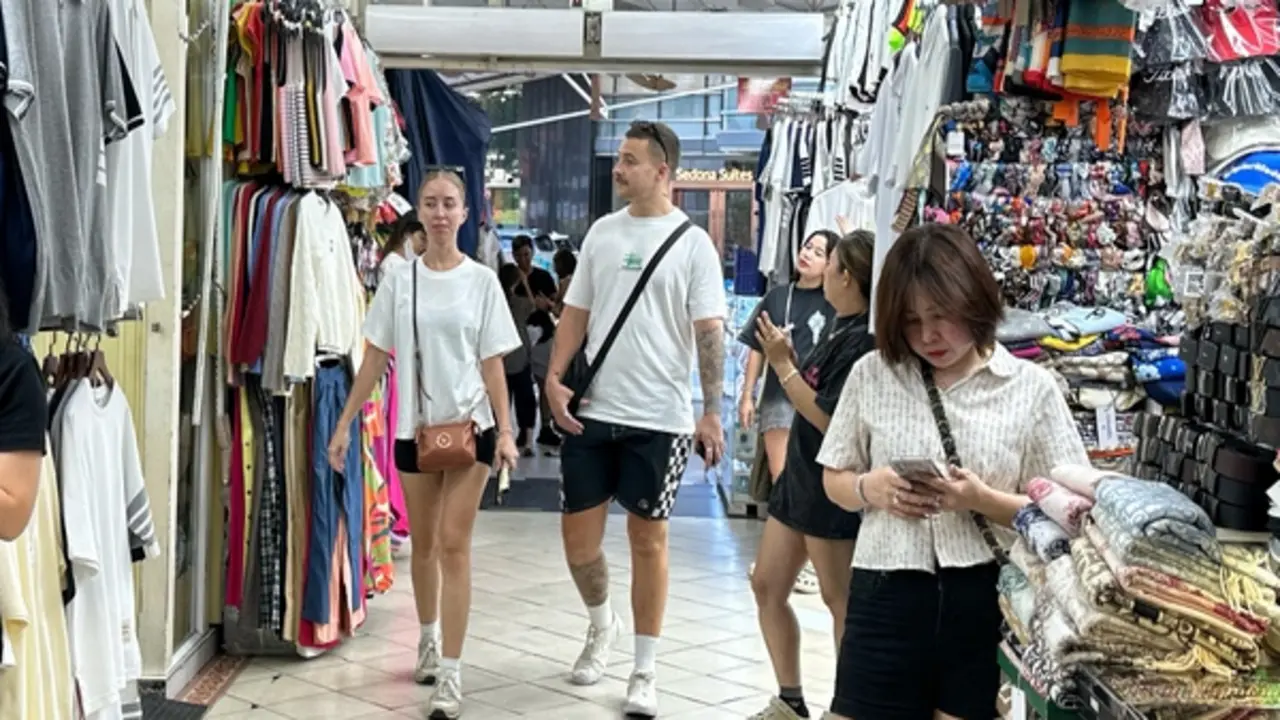 Khách đến Việt Nam tiêu gì?: Bỏ trống 'mảnh đất màu mỡ' từ mua sắm