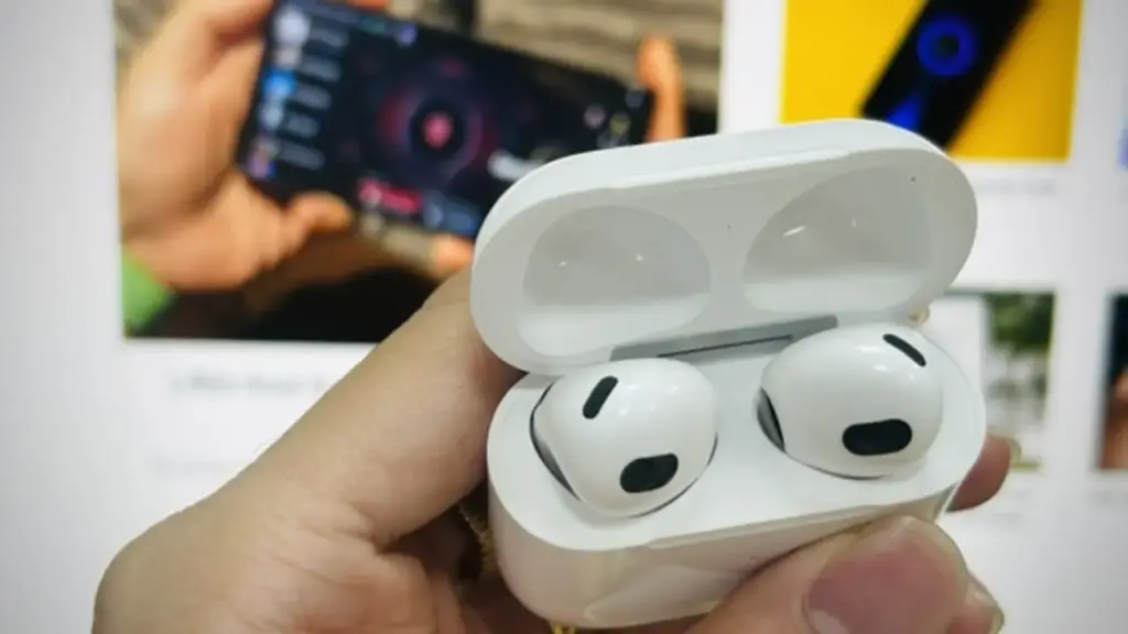 Khám phá tính năng chia sẻ âm thanh không dây của AirPods