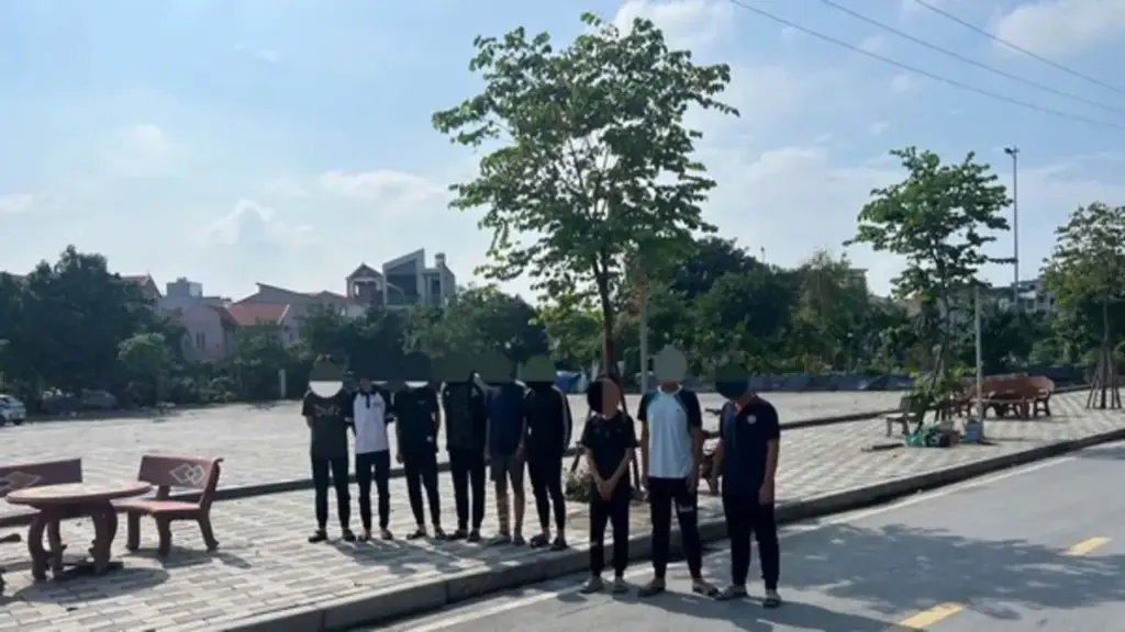 Khởi tố 4 thanh, thiếu niên dùng hơi cay, gậy bóng chày đánh nhau