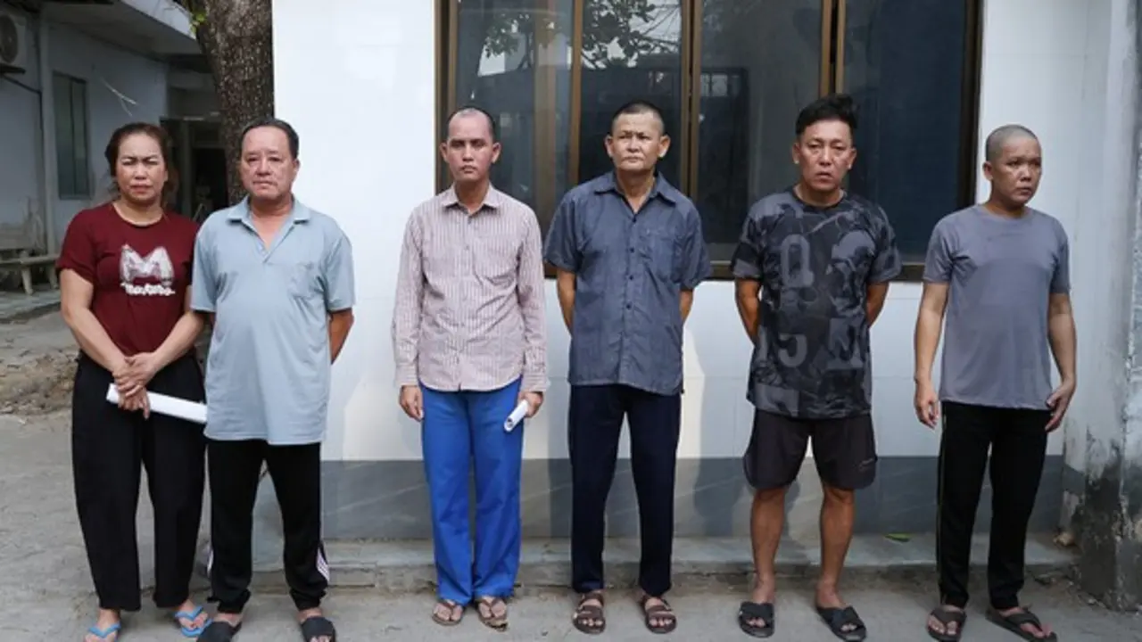 Khởi tố 6 đối tượng lừa bán "đồng đen" giả, chiếm đoạt hơn 300 triệu đồng