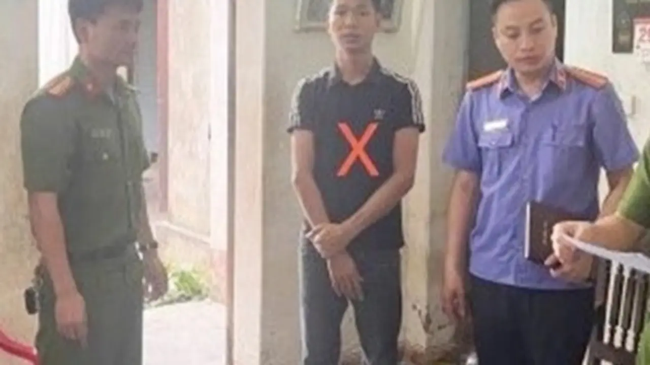 Khởi tố đối tượng sản xuất mỹ phẩm, dung dịch vệ sinh ở trại chăn nuôi