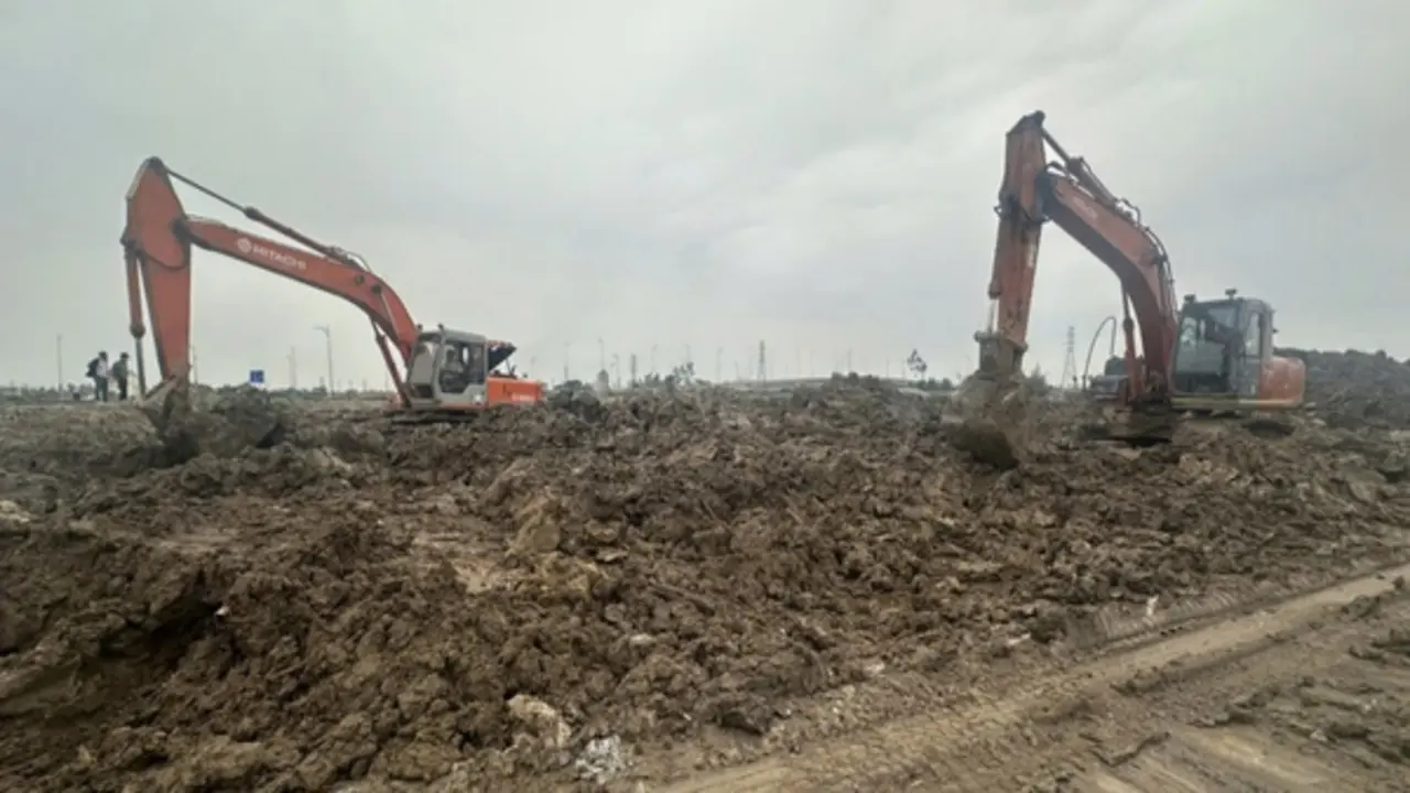 Khởi tố giám đốc doanh nghiệp đổ hơn 370 tấn chất thải tại Hưng Yên