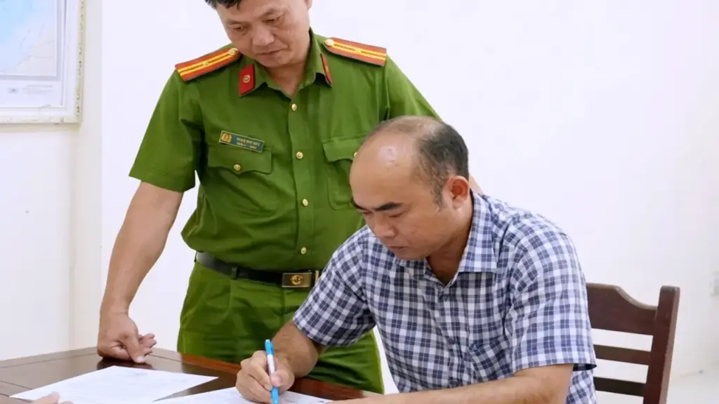 Khởi tố, tạm giam người đàn ông 'nổ' là cán bộ quân đội để lừa đảo