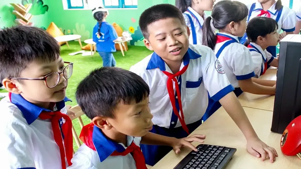 Không thể giao trẻ em cho mạng xã hội: Quan trọng là dạy trẻ cách dùng