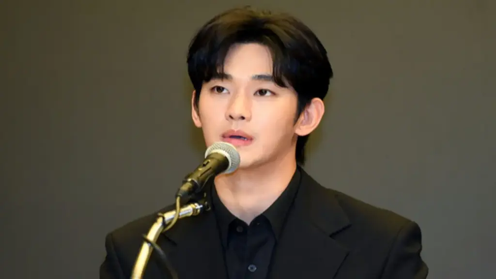 Kim Soo Hyun phản công kịch liệt