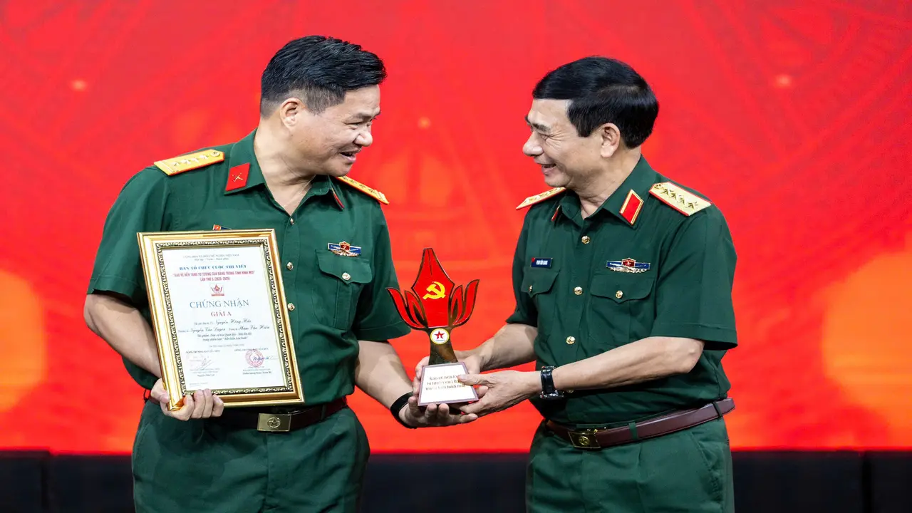 Kỹ sư điện đưa thơ Tố Hữu vào bài viết về bảo vệ nền tảng tư tưởng của Đảng